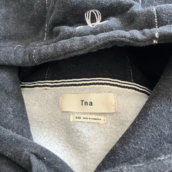 Brand: TNA, Size: Women’s XXS, Colour: Black, Style: hooded sweater - Picture 2 of 4